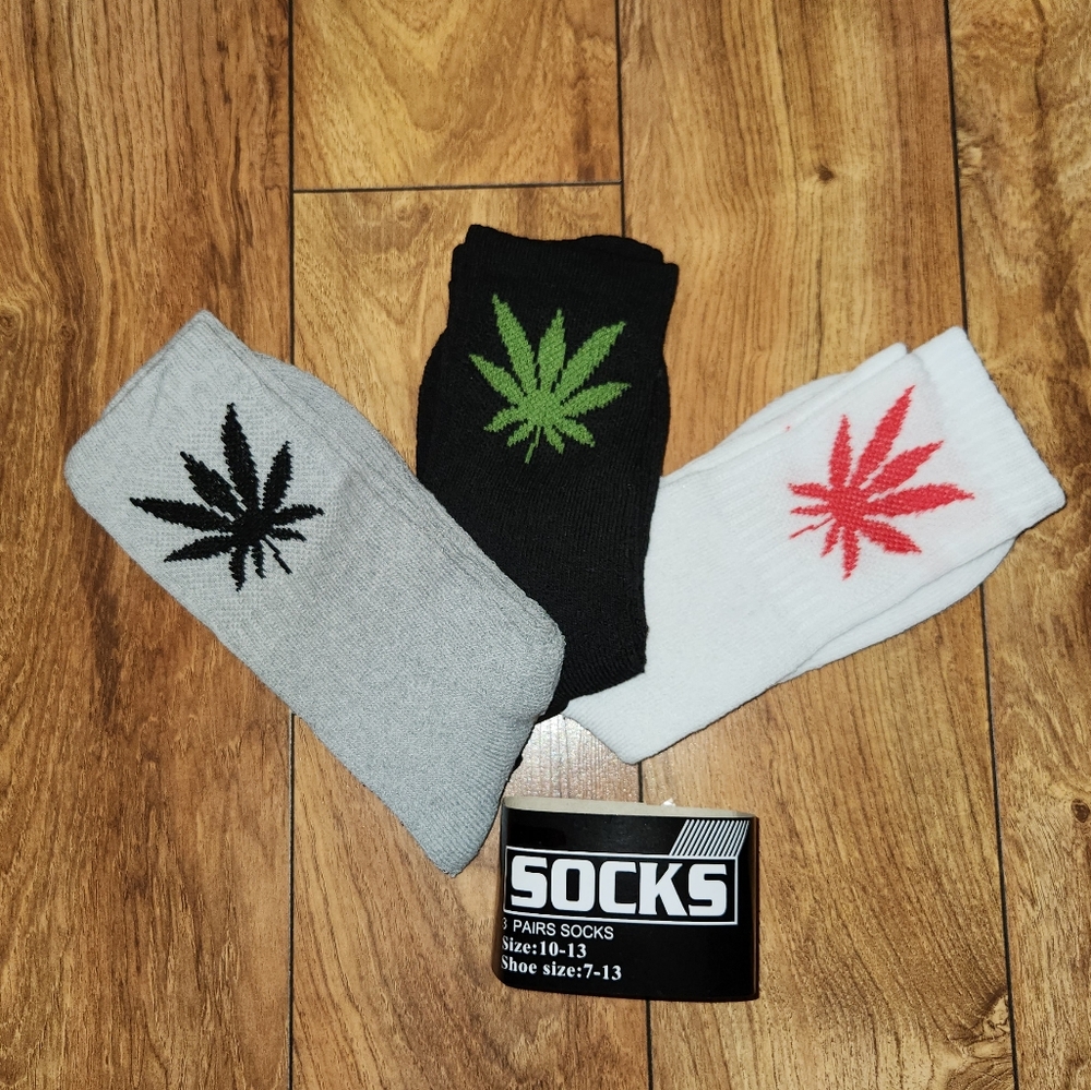 3/$18 weed leaf crew socks